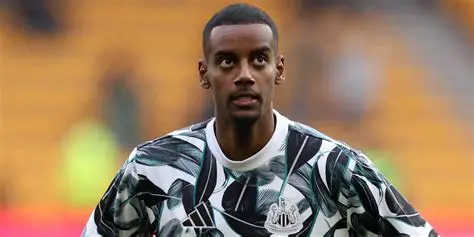 Alexander Isak's Prolific Strike Rate Intensifies Pressure on Newcastle Amid Liverpool Transfer Buzz and Deadline Sprint