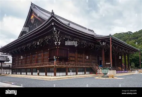 Analysis of the Shapes and Meanings of Mieido and Nyoraido Honzan Tenjuji in the Noodle Prefecture