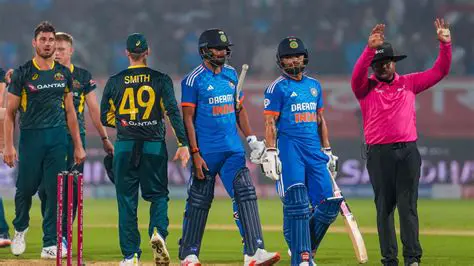 AUS vs IND: ক্রিকেট মহারथांच्या महासंग्रामाचे विश्लेषण (Australia vs India Cricket Analysis)