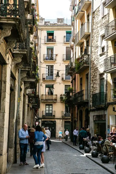 Barcelona: Unveiling the Catalonian Gem for Travelers and Investors