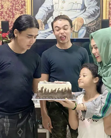 Charly Van Houten: Dari Vokalis ST12 Hingga Karier Solo yang Menginspirasi