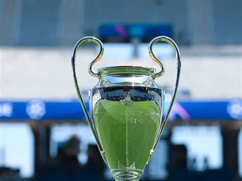 Chelsea protiv Ajax: Duel Gigantov u Evropskoj Ligi Šampiona – Analiza i Predviđanja