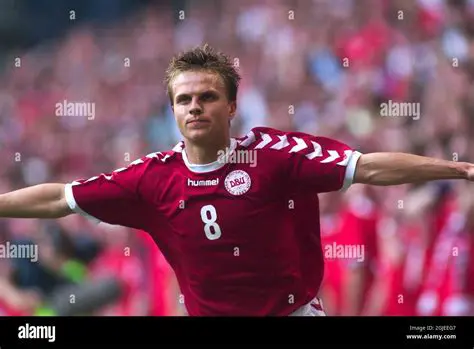 Jesper Grønkjær: En Legende i Dansk Fodbold og en Ikonisk Figur