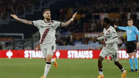 Leverkusen vs PSG: En Ultimativ Sammenligning af Europæiske Giganter