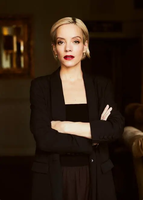 Lily Allen: Powrót Królowej Brytyjskiego Popu i Jej Wpływ na Kulturę