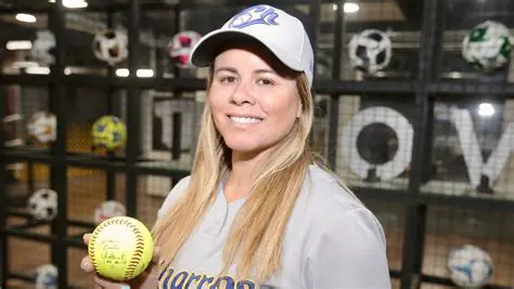 Linsey Smith: Descobrind per què la jugadora de Softbol de les Chicago Bandits ha captivat els aficionats