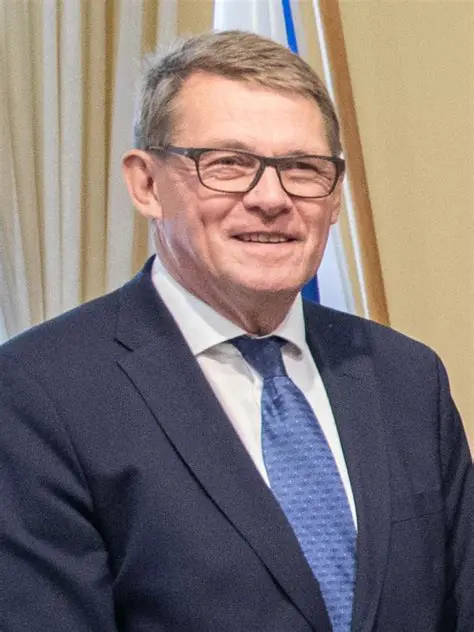 Matti Vanhanen: Karriär, Politik och Inflytande i Finland