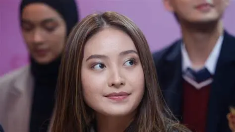 Natasha Wilona Menggemparkan Panggung Brownis: Bocoran Gaya & Kisah Pribadi Terungkap