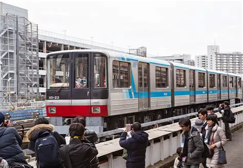 大阪の都市交通を支えるニュートラム：技術、歴史、そして未来