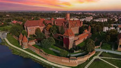 Radzymin: Historia, Zabytki i Współczesność – Przewodnik po Mieście Związanych z Historią Polski