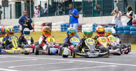 Sosa Racing: Dominando as Pistas e Conquistando Corações no Mundo do Esporte a Motor